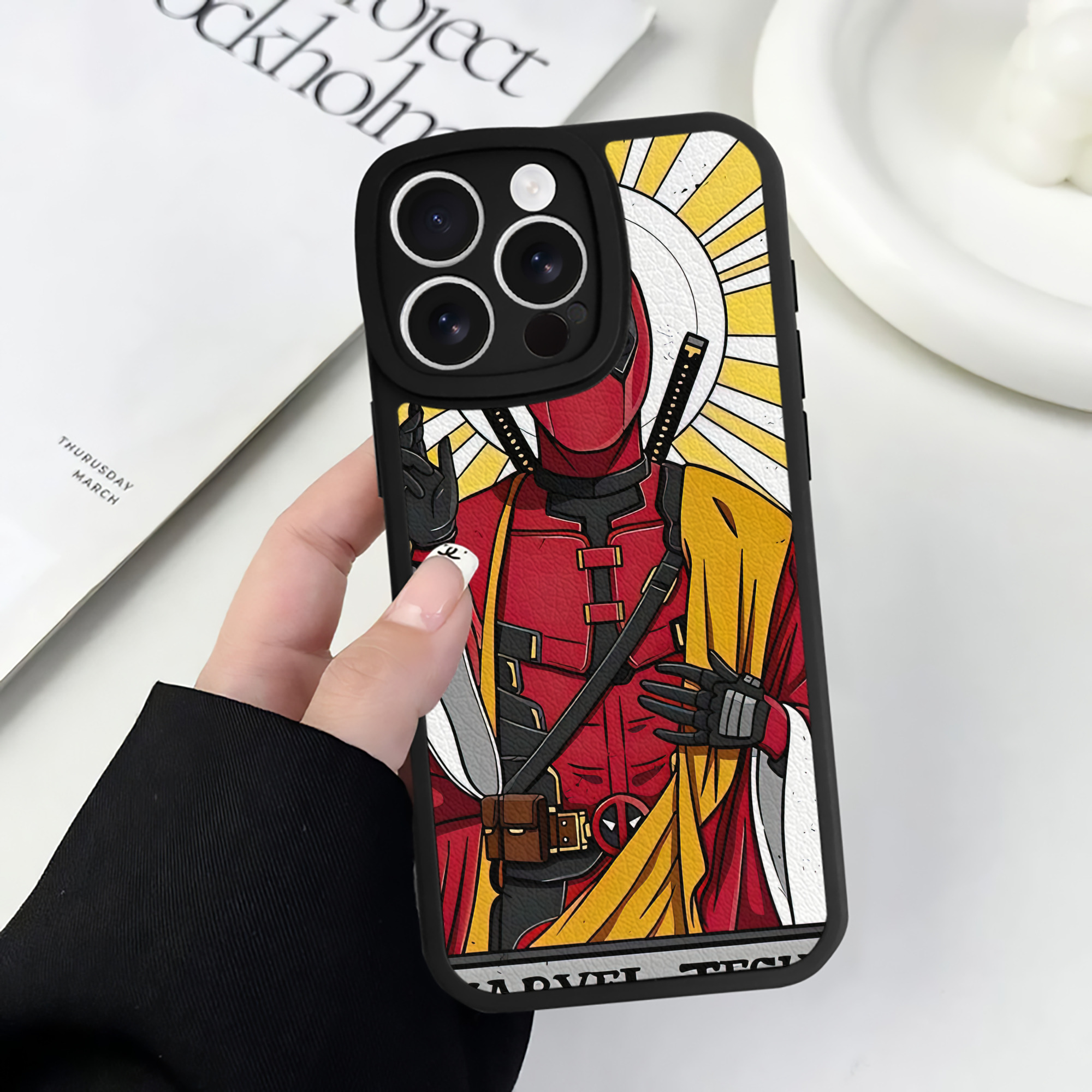 （画像用） Deadpool デッドプール 【iPhone 16シリーズ対応】シリコンスマホケース（レザー調） 材質：シリコン